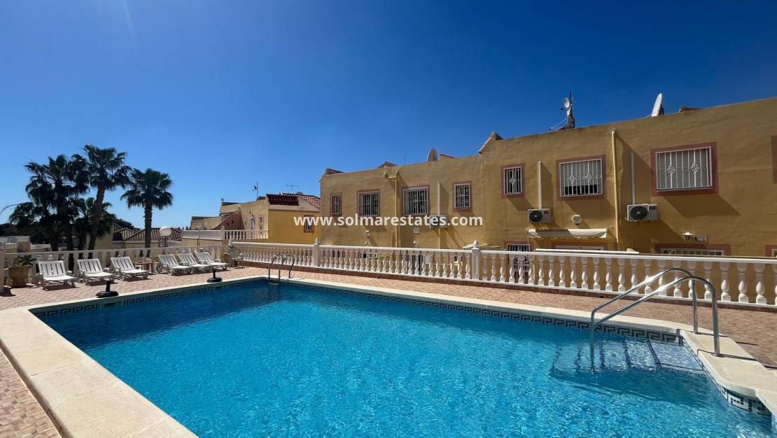 2 bedroom Townhouse for sale in Villamartin with pool - € 159,000 (Ref: 9606346)