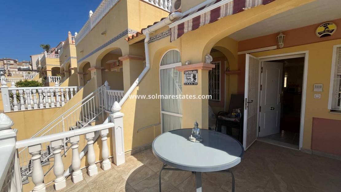 2 bedroom Townhouse for sale in Villamartin with pool - € 159,000 (Ref: 9606346)