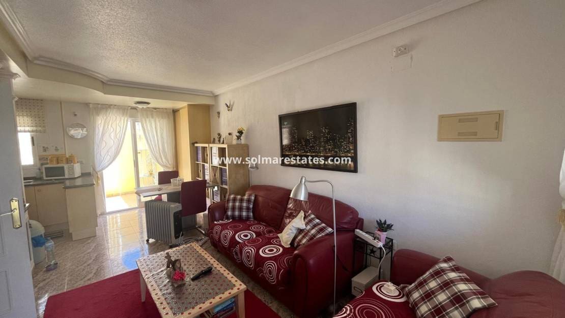 2 bedroom Townhouse for sale in Villamartin with pool - € 159,000 (Ref: 9606346)
