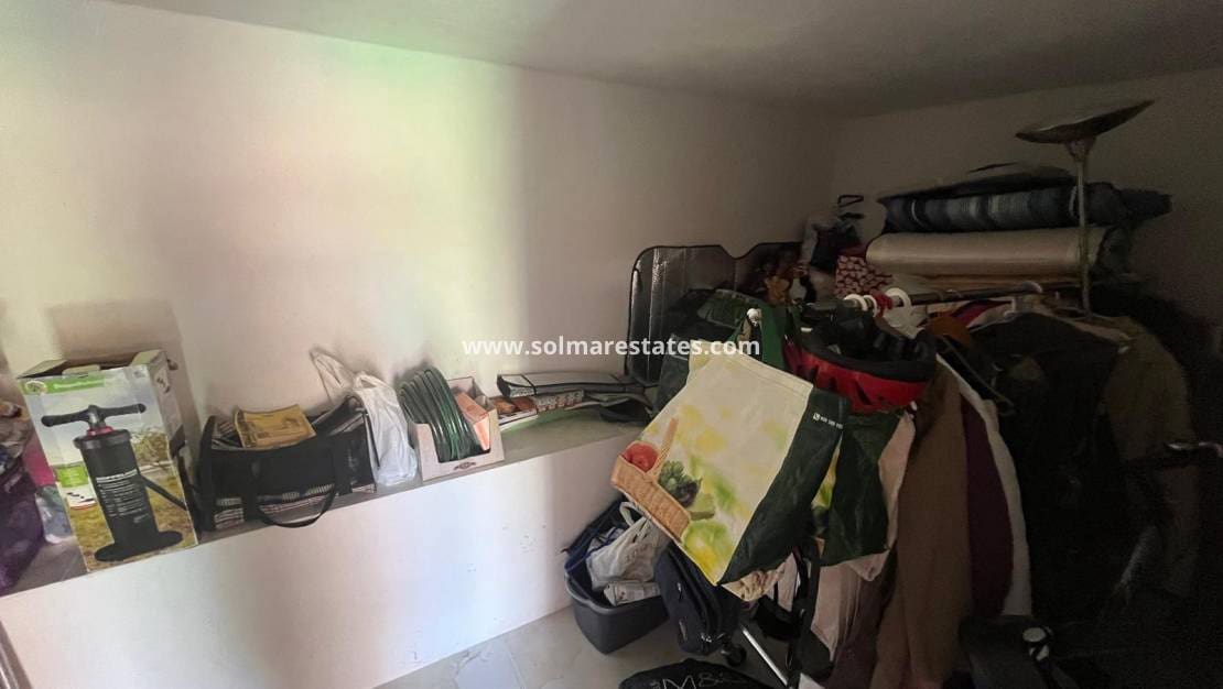 2 bedroom Townhouse for sale in Villamartin with pool - € 159,000 (Ref: 9606346)