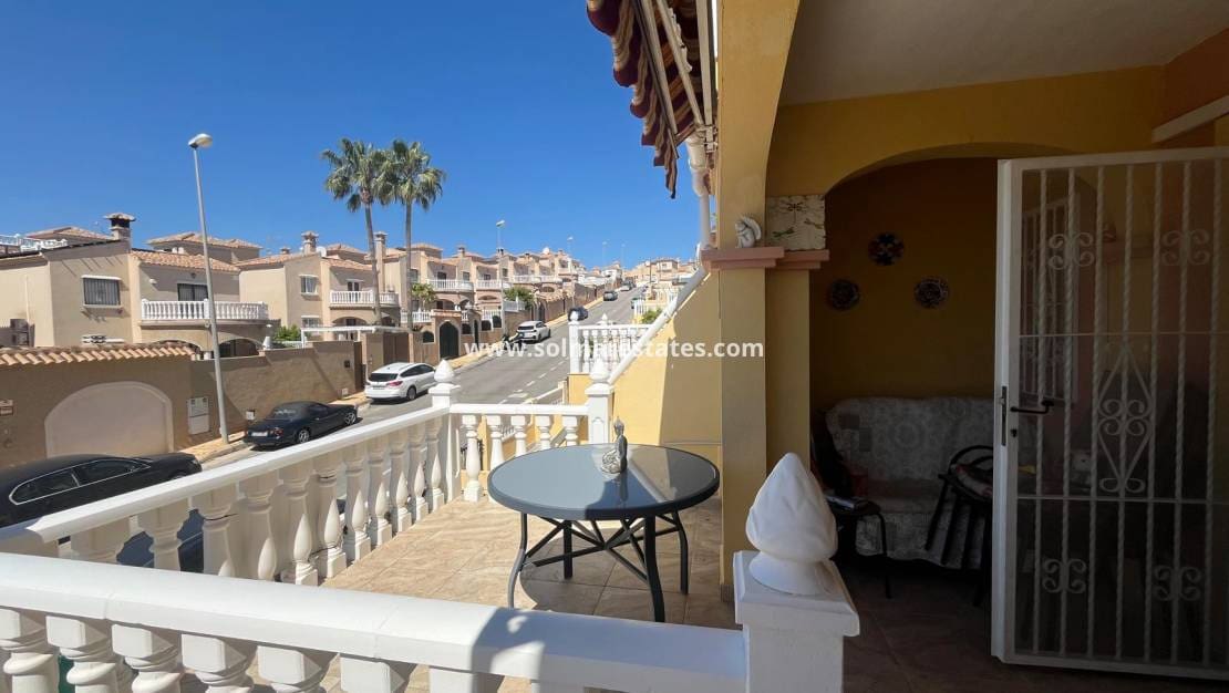 2 bedroom Townhouse for sale in Villamartin with pool - € 159,000 (Ref: 9606346)