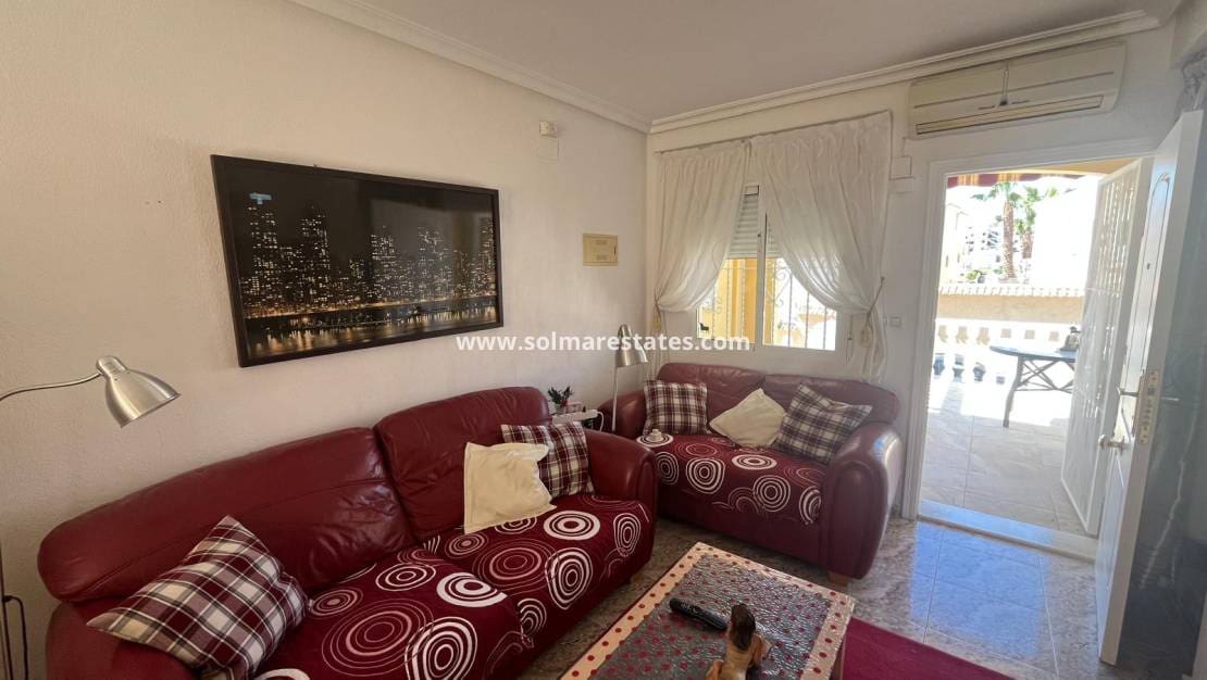 2 bedroom Townhouse for sale in Villamartin with pool - € 159,000 (Ref: 9606346)