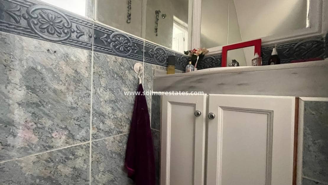 2 bedroom Townhouse for sale in Villamartin with pool - € 159,000 (Ref: 9606346)