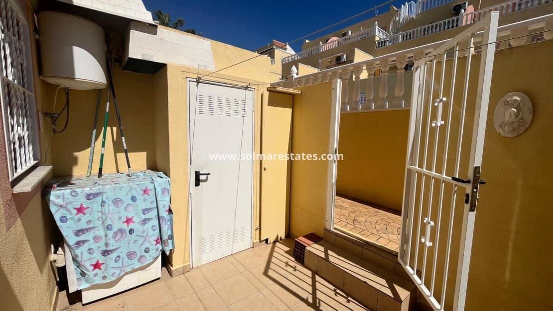 2 bedroom Townhouse for sale in Villamartin with pool - € 159,000 (Ref: 9606346)