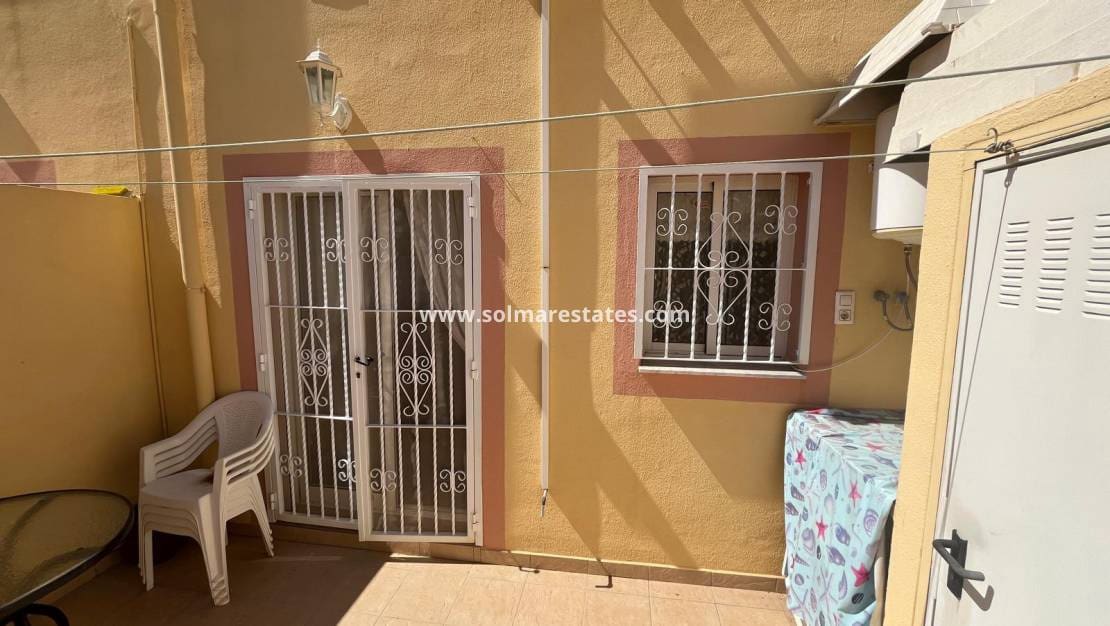 2 bedroom Townhouse for sale in Villamartin with pool - € 159,000 (Ref: 9606346)