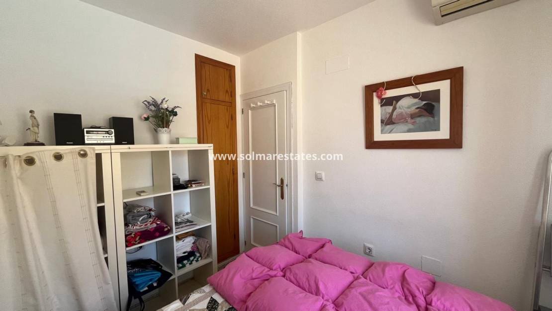 2 bedroom Townhouse for sale in Villamartin with pool - € 159,000 (Ref: 9606346)