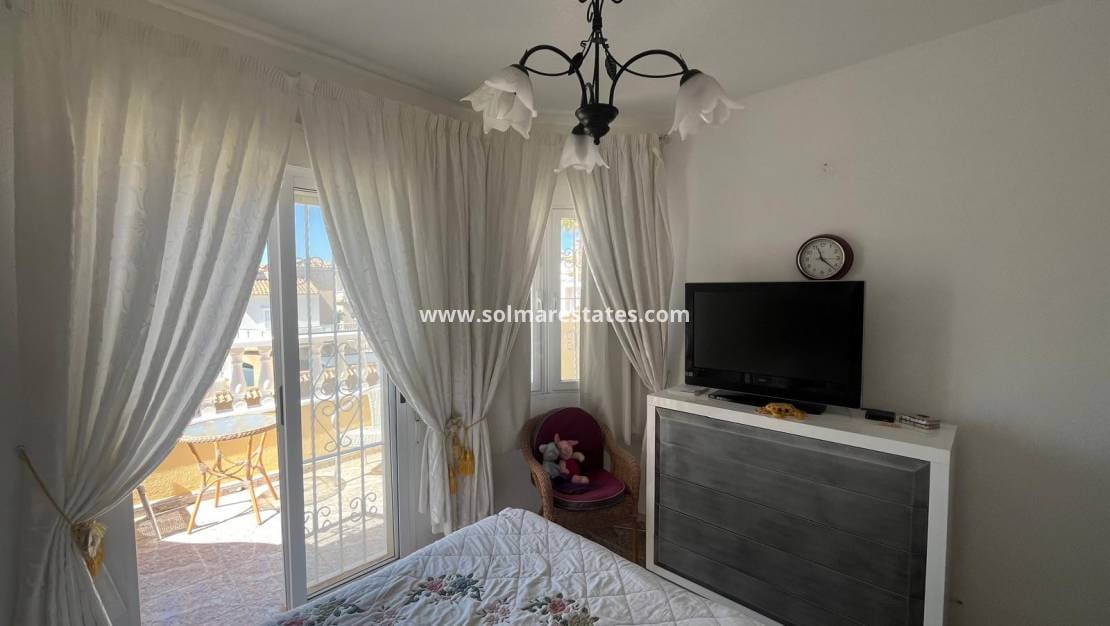 2 bedroom Townhouse for sale in Villamartin with pool - € 159,000 (Ref: 9606346)