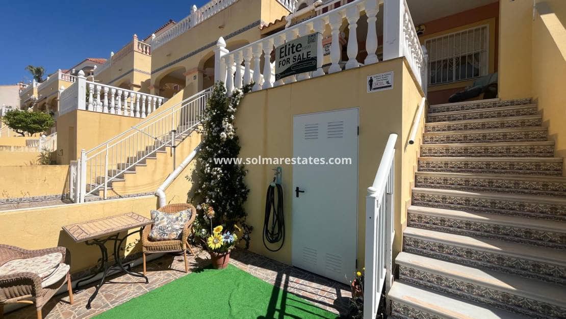 2 bedroom Townhouse for sale in Villamartin with pool - € 159,000 (Ref: 9606346)