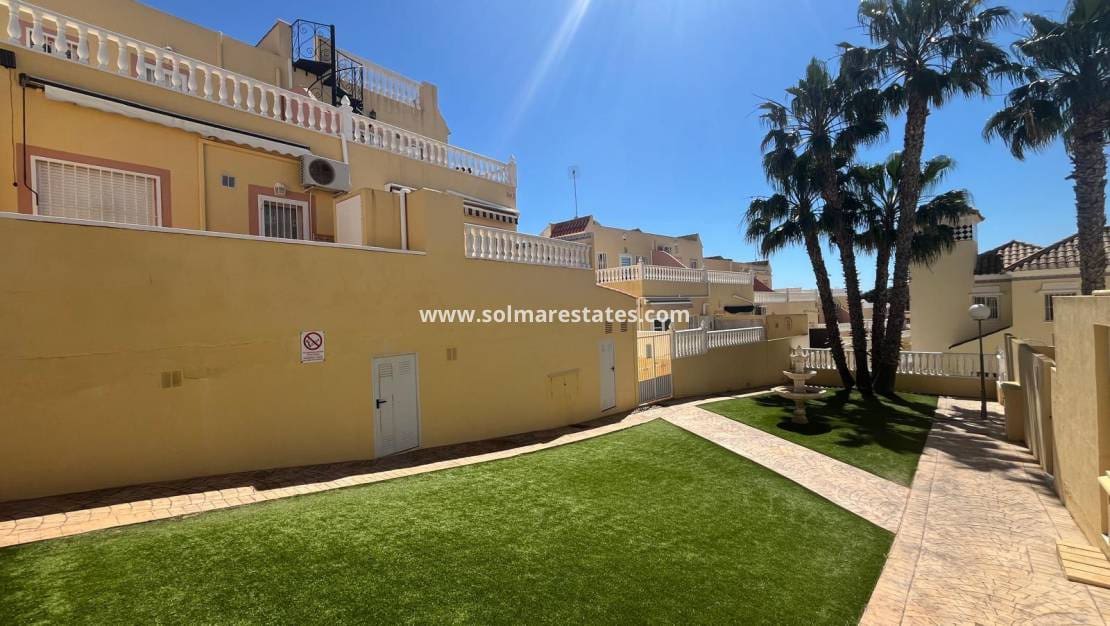 2 bedroom Townhouse for sale in Villamartin with pool - € 159,000 (Ref: 9606346)