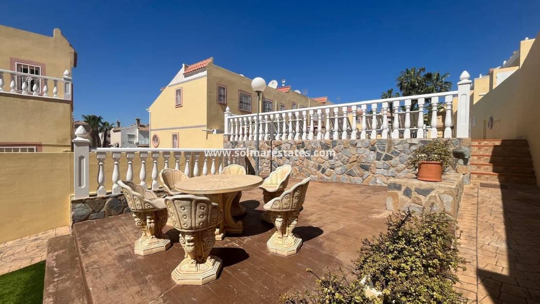 2 bedroom Townhouse for sale in Villamartin with pool - € 159,000 (Ref: 9606346)