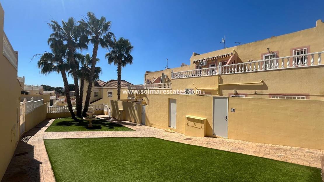 2 bedroom Townhouse for sale in Villamartin with pool - € 159,000 (Ref: 9606346)
