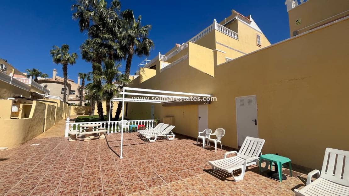 2 bedroom Townhouse for sale in Villamartin with pool - € 159,000 (Ref: 9606346)