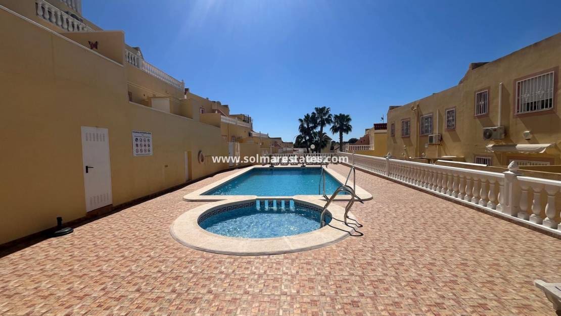 2 bedroom Townhouse for sale in Villamartin with pool - € 159,000 (Ref: 9606346)