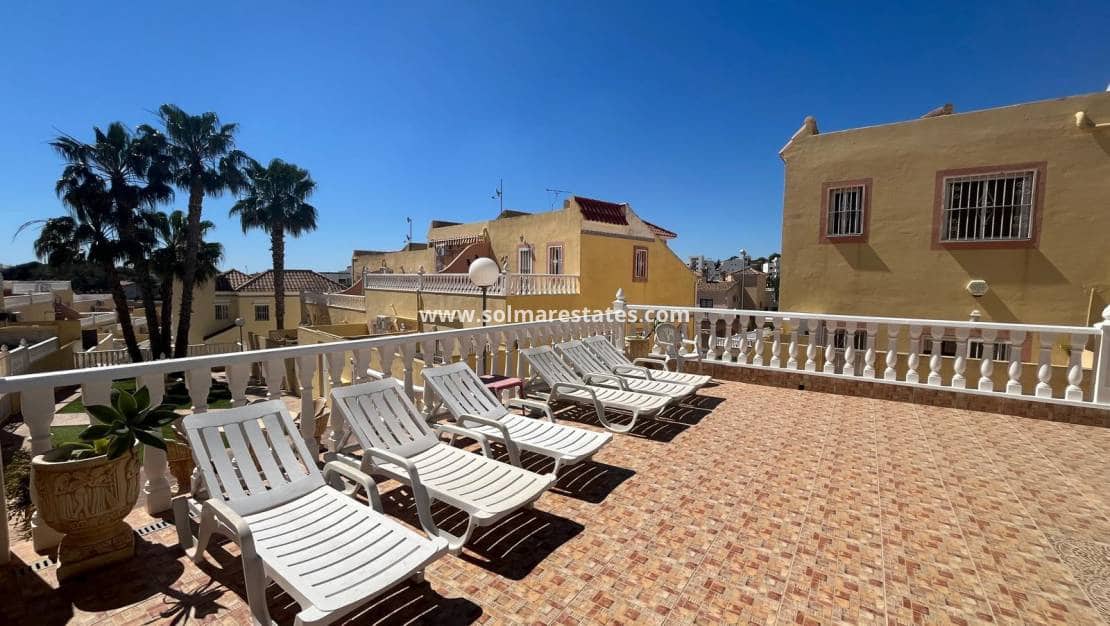 2 bedroom Townhouse for sale in Villamartin with pool - € 159,000 (Ref: 9606346)