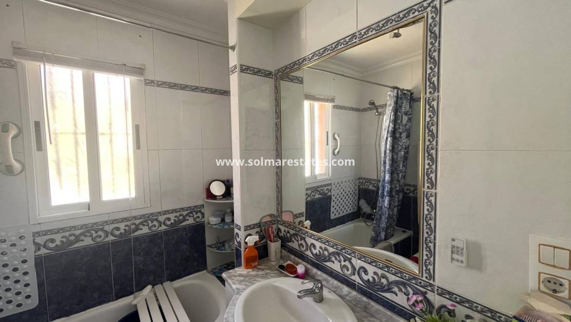 2 bedroom Townhouse for sale in Villamartin with pool - € 159,000 (Ref: 9606346)