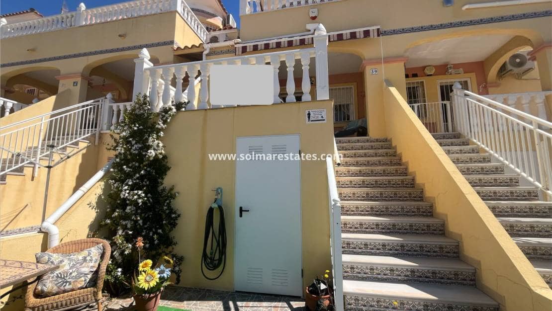 2 bedroom Townhouse for sale in Villamartin with pool - € 159,000 (Ref: 9606346)
