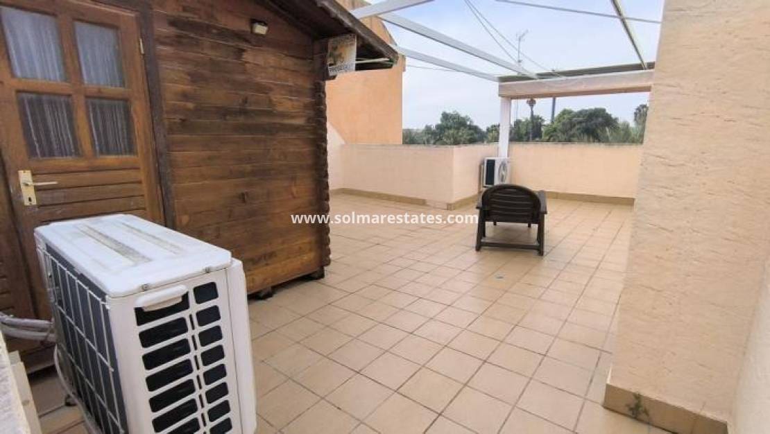 2 bedroom Bungalow for sale in Ciudad Quesada with pool - € 165,000 (Ref: 9606347)