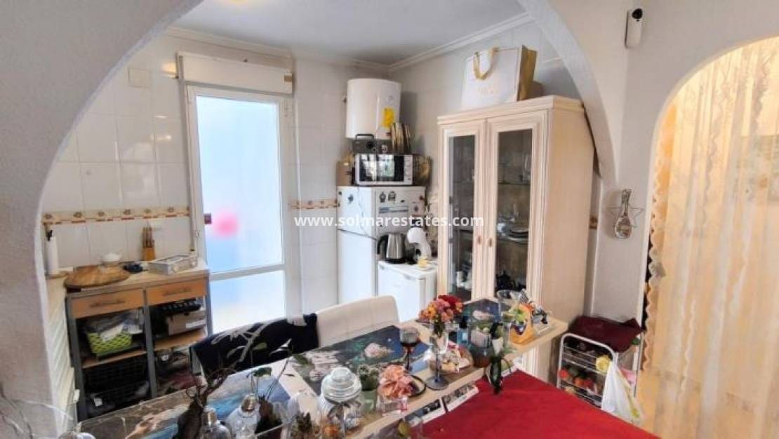 2 bedroom Bungalow for sale in Ciudad Quesada with pool - € 165,000 (Ref: 9606347)