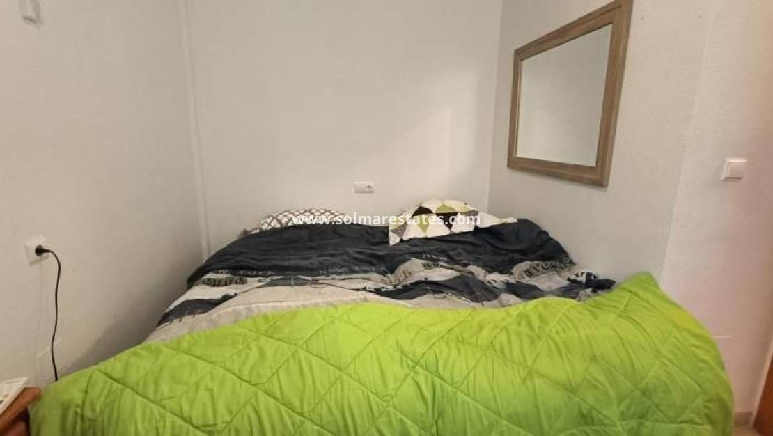 2 bedroom Bungalow for sale in Ciudad Quesada with pool - € 165,000 (Ref: 9606347)