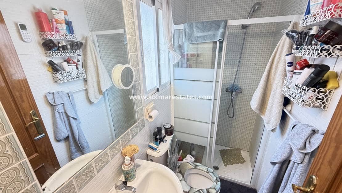 3 makuuhuone Omakotitalo myytävänä paikassa Cabo Roig mukana uima-altaan - 249 995 € (Ref: 9606349)