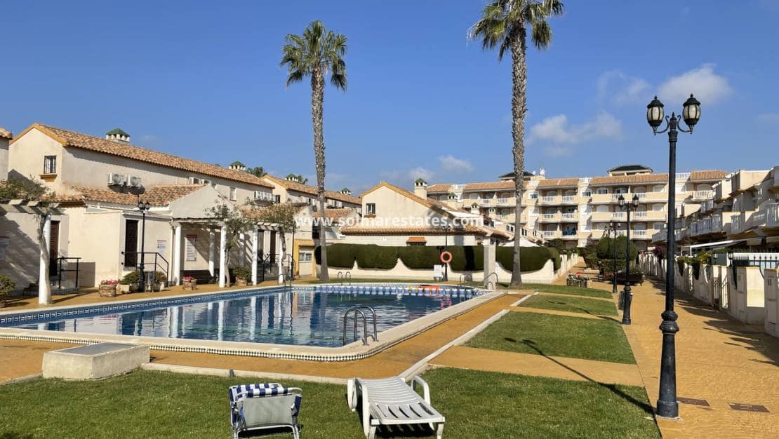 3 makuuhuone Omakotitalo myytävänä paikassa Cabo Roig mukana uima-altaan - 249 995 € (Ref: 9606349)