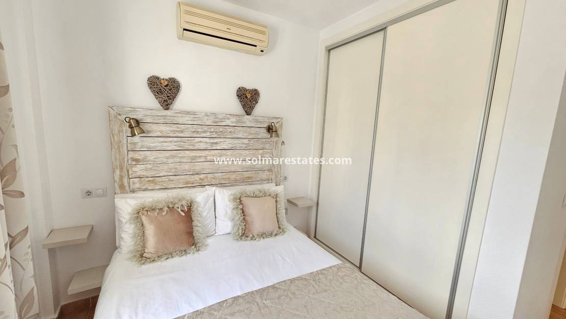 2 sypialnia Apartament na sprzedaż w Villamartin z basenem - 199 000 € (Ref: 9606579)