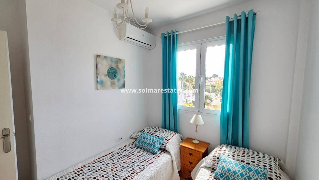 2 sypialnia Apartament na sprzedaż w Villamartin z basenem - 199 000 € (Ref: 9606579)