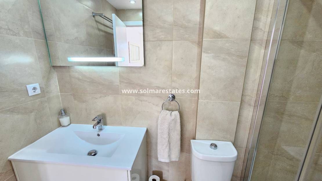 2 sypialnia Apartament na sprzedaż w Villamartin z basenem - 199 000 € (Ref: 9606579)