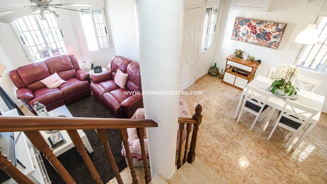 2 sypialnia Willa na sprzedaż w El Raso z basenem - 247 000 € (Ref: 9610103)