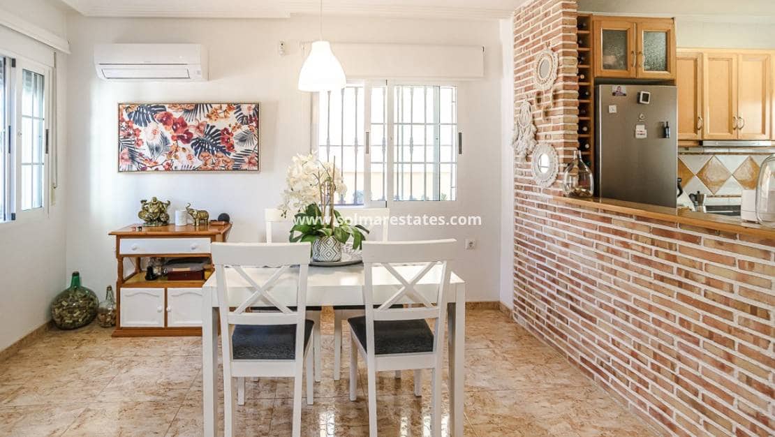 2 sypialnia Willa na sprzedaż w El Raso z basenem - 247 000 € (Ref: 9610103)