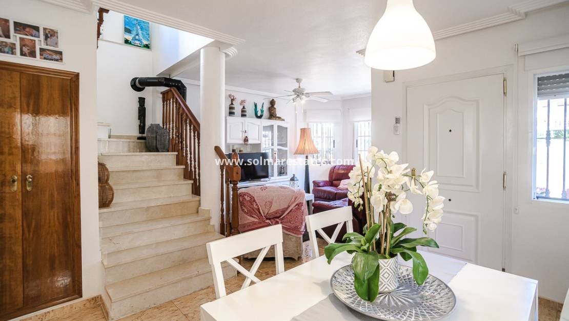 2 sypialnia Willa na sprzedaż w El Raso z basenem - 247 000 € (Ref: 9610103)