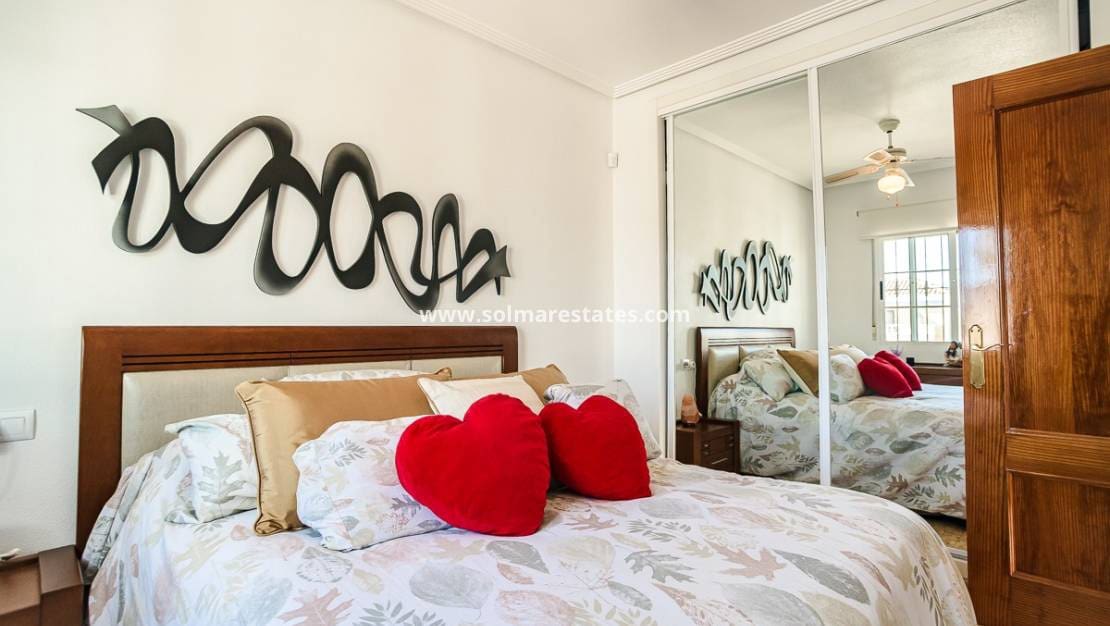 2 sypialnia Willa na sprzedaż w El Raso z basenem - 247 000 € (Ref: 9610103)