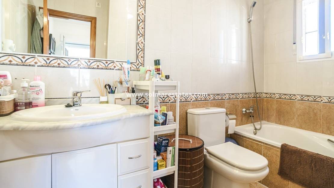 2 sypialnia Willa na sprzedaż w El Raso z basenem - 247 000 € (Ref: 9610103)