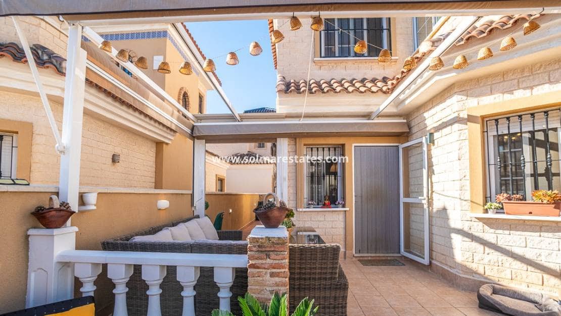 2 sypialnia Willa na sprzedaż w El Raso z basenem - 247 000 € (Ref: 9610103)