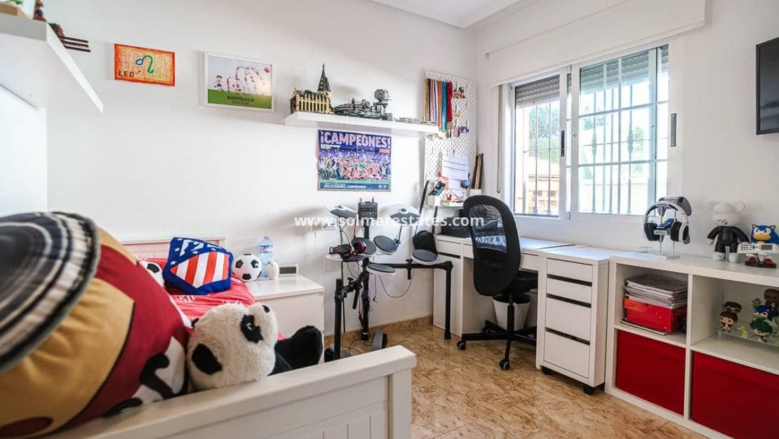 2 sypialnia Willa na sprzedaż w El Raso z basenem - 247 000 € (Ref: 9610103)