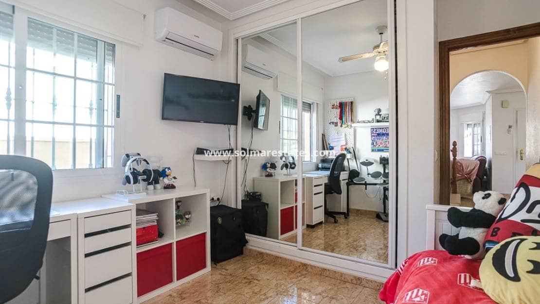 2 sypialnia Willa na sprzedaż w El Raso z basenem - 247 000 € (Ref: 9610103)