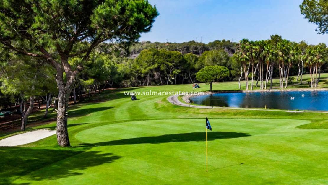 2 bedroom Apartment for sale in Villamartin with pool - € 199,999 (Ref: 9614069)