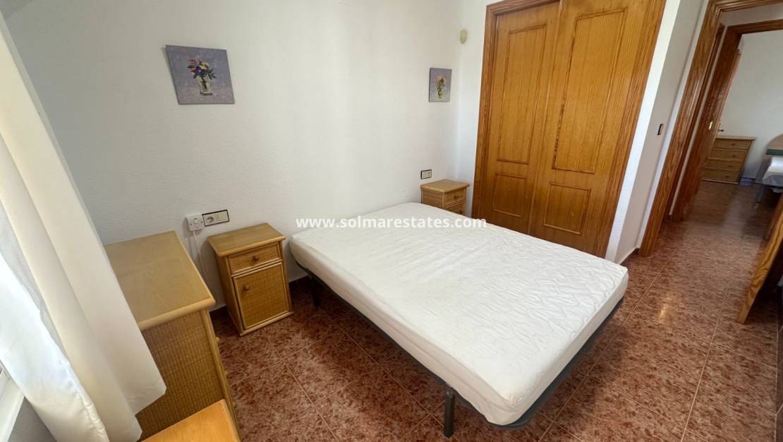 2 soverom Leilighet til salgs i Los Montesinos med svømmebasseng - € 125 000 (Ref: 9616815)