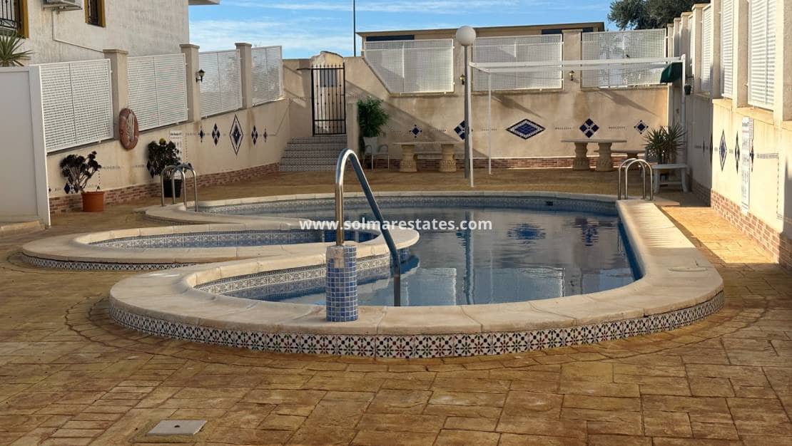 2 soverom Leilighet til salgs i Los Montesinos med svømmebasseng - € 125 000 (Ref: 9616815)