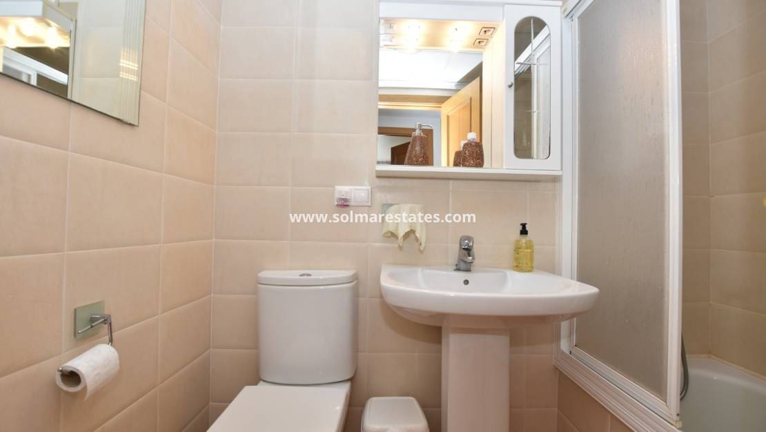 2 soveværelse Lejlighed til salg i Algorfa med swimmingpool - € 139.995 (Ref: 9616817)