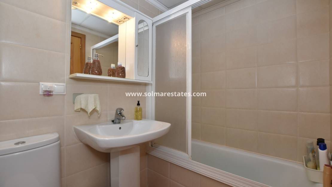 2 soveværelse Lejlighed til salg i Algorfa med swimmingpool - € 139.995 (Ref: 9616817)