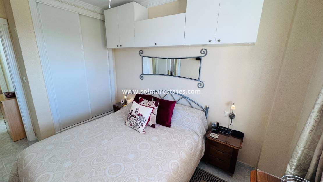 2 bedroom Apartment for sale in Algorfa with pool - € 125,000 (Ref: 9616821)