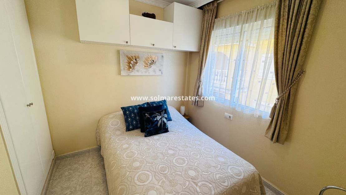 2 bedroom Apartment for sale in Algorfa with pool - € 125,000 (Ref: 9616821)