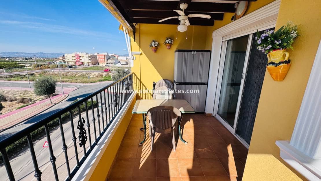 2 bedroom Apartment for sale in Algorfa with pool - € 125,000 (Ref: 9616821)