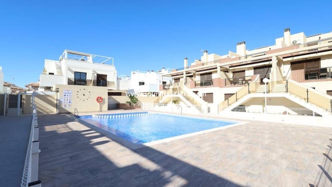 2 bedroom Apartment for sale in Cabo Roig with pool - € 185,000 (Ref: 9616823)