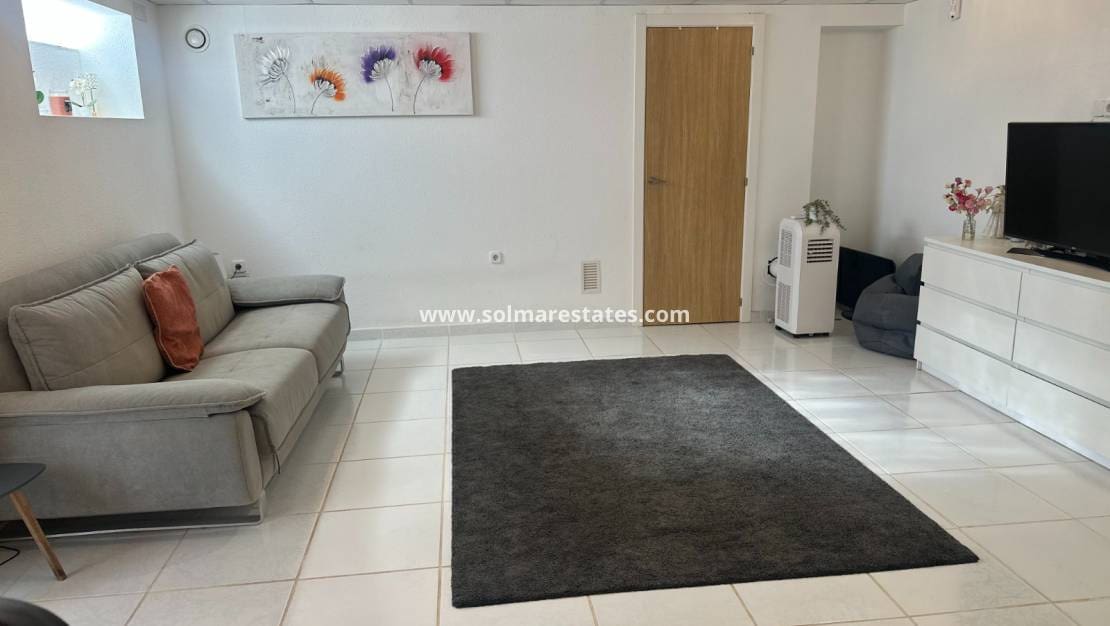 3 soverom Hus til salgs i Los Montesinos med svømmebasseng - € 220 000 (Ref: 9616824)