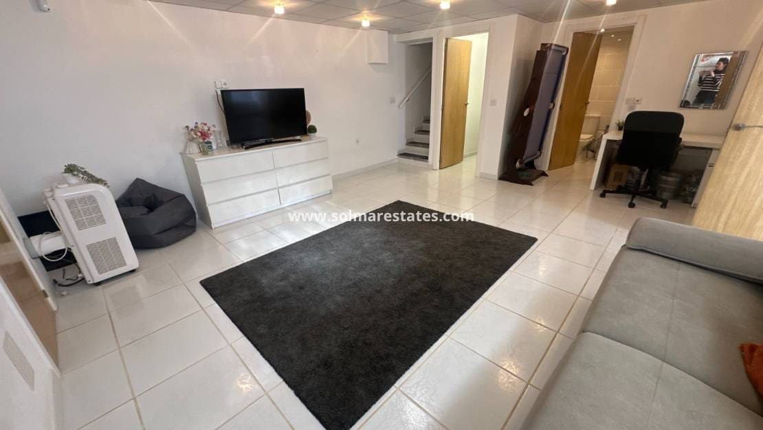 3 soverom Hus til salgs i Los Montesinos med svømmebasseng - € 220 000 (Ref: 9616824)