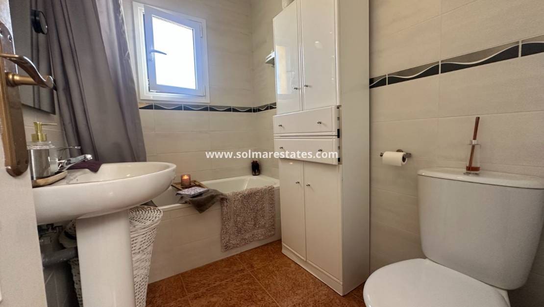 3 soverom Hus til salgs i Los Montesinos med svømmebasseng - € 220 000 (Ref: 9616824)