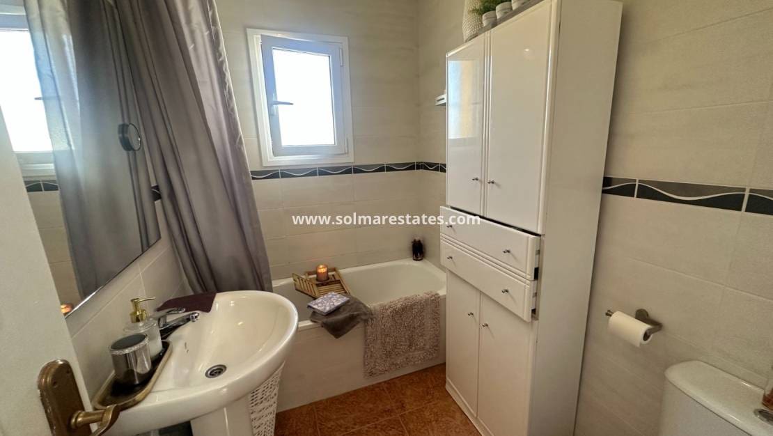 3 soverom Hus til salgs i Los Montesinos med svømmebasseng - € 220 000 (Ref: 9616824)