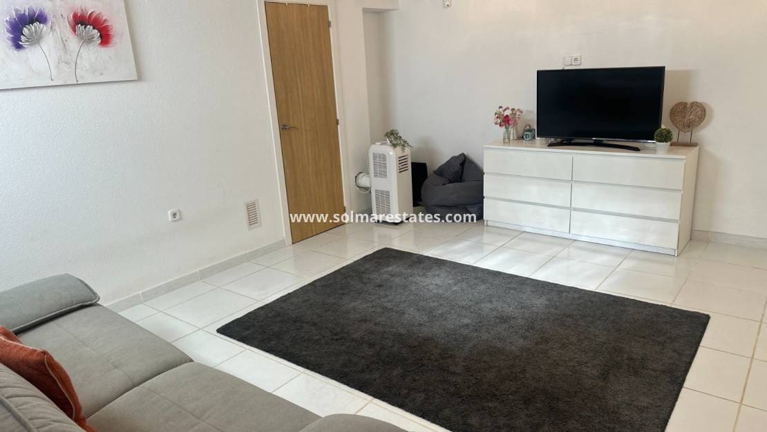 3 soverom Hus til salgs i Los Montesinos med svømmebasseng - € 220 000 (Ref: 9616824)